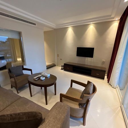 Отель Grand Ocean El Sokhna Айн-Сохна Экстерьер фото A living room in a suite at the Ritz-Carlton, DIFC, Dubai