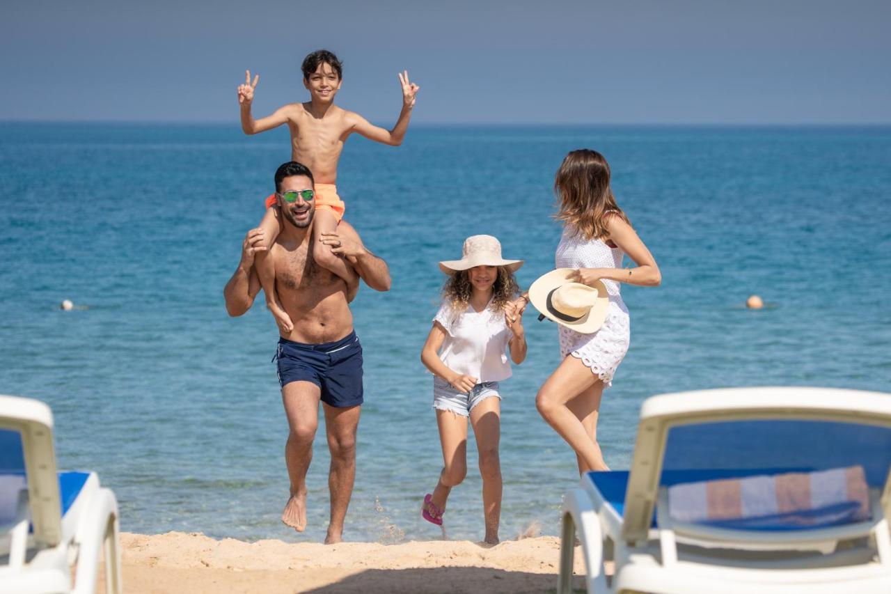 Отель Grand Ocean El Sokhna Айн-Сохна Экстерьер фото Family on a beach