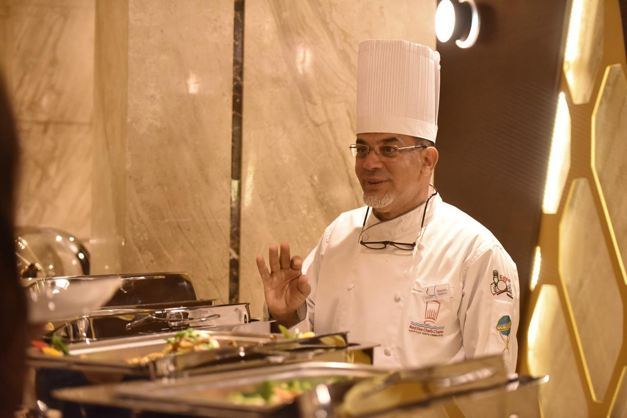 Отель Grand Ocean El Sokhna Айн-Сохна Экстерьер фото Chef at the Taj Mahal Palace, Mumbai